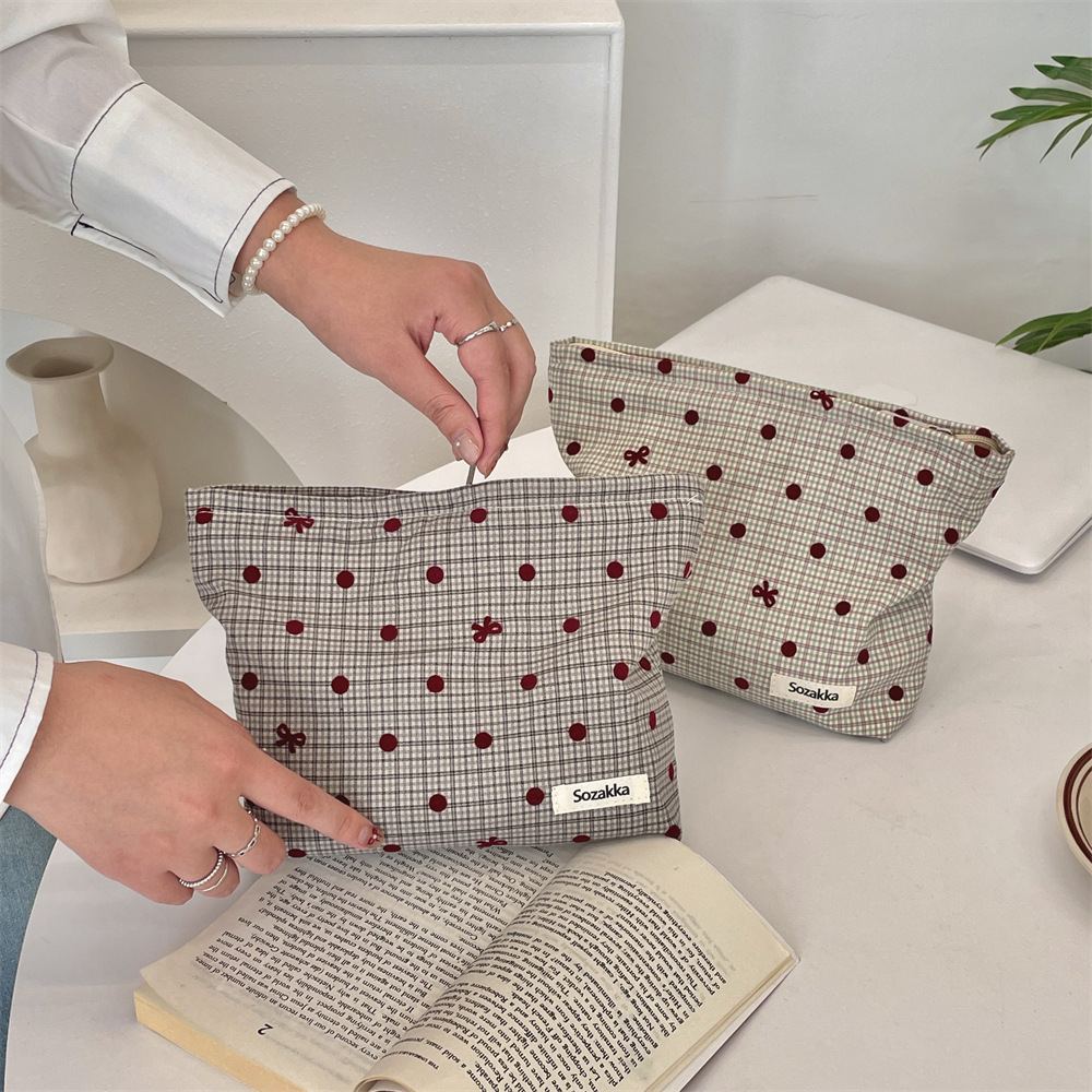 410181 Cosmetic Bag for Autumn and Winter 2024, large-capacity polka dot bow cosmetic storage, shopping clutch full figure