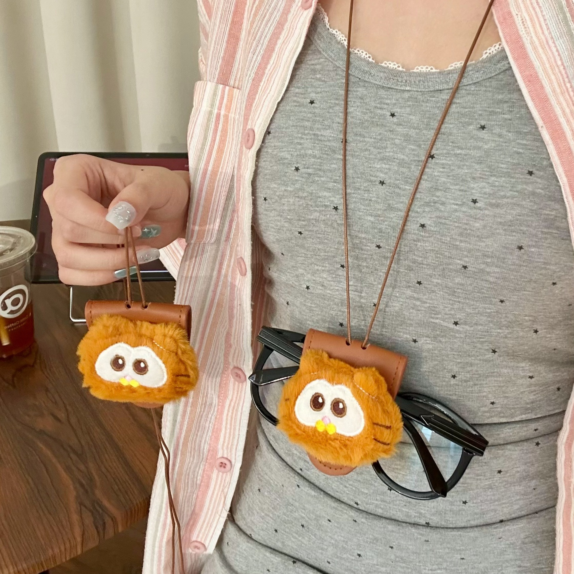 Cartoon neck glasses string for girls, cartoon Garfield cat plush sunglasses, glasses string, anti-loss and anti-drop chain full figure