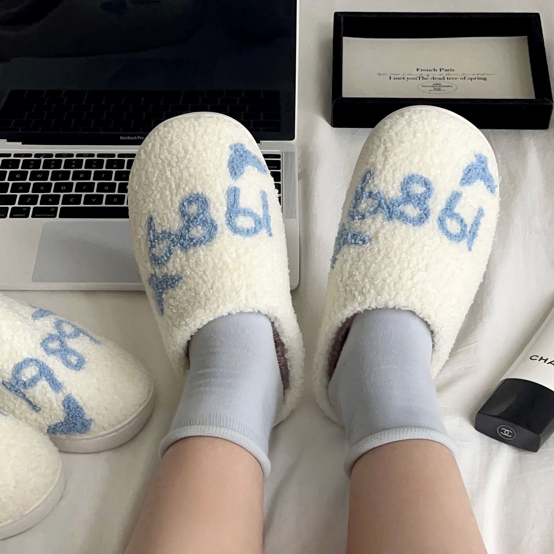Simple couple style plush slippers, cotton slippers, thickened and warm for autumn and winter, indoor thick-soled anti-slip postpartum shoes for women Application Scenario