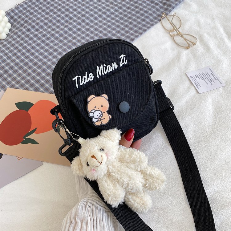 The 2024 new canvas bag crossbody bag is cute and trendy for students. It's a versatile Harajuku single-shoulder bag without any accessories details Picture