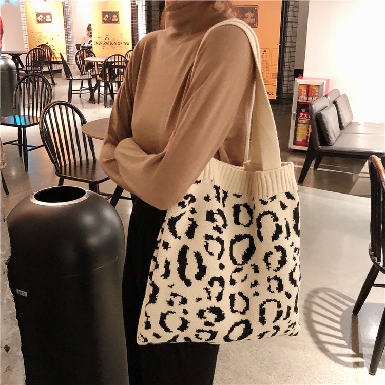 910231 Korean version autumn and winter knitted shopping bag, leopard print woven single-shoulder ins casual hand-held woolen fabric bag full figure