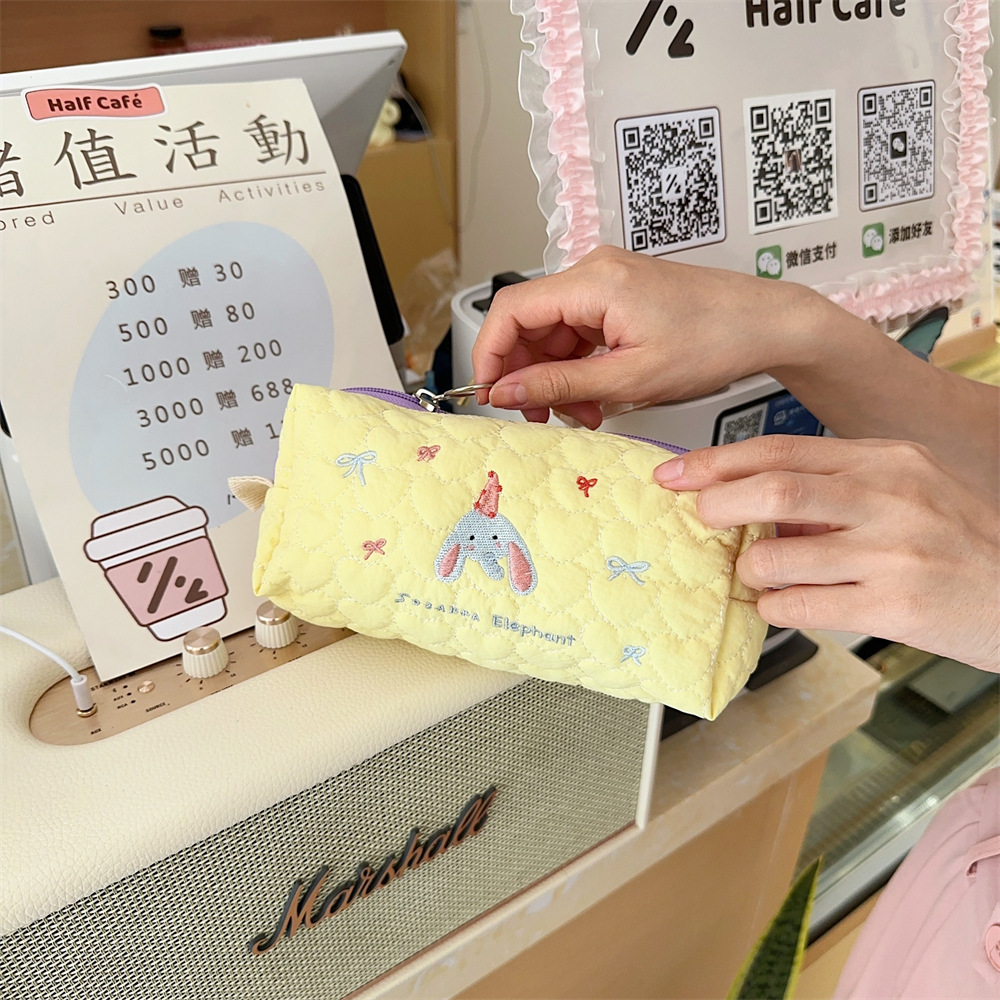4661 ins Lightweight quilted heart-shaped storage stationery bag, embroidered student pencil case, lipstick and cosmetics storage bag Specification drawing