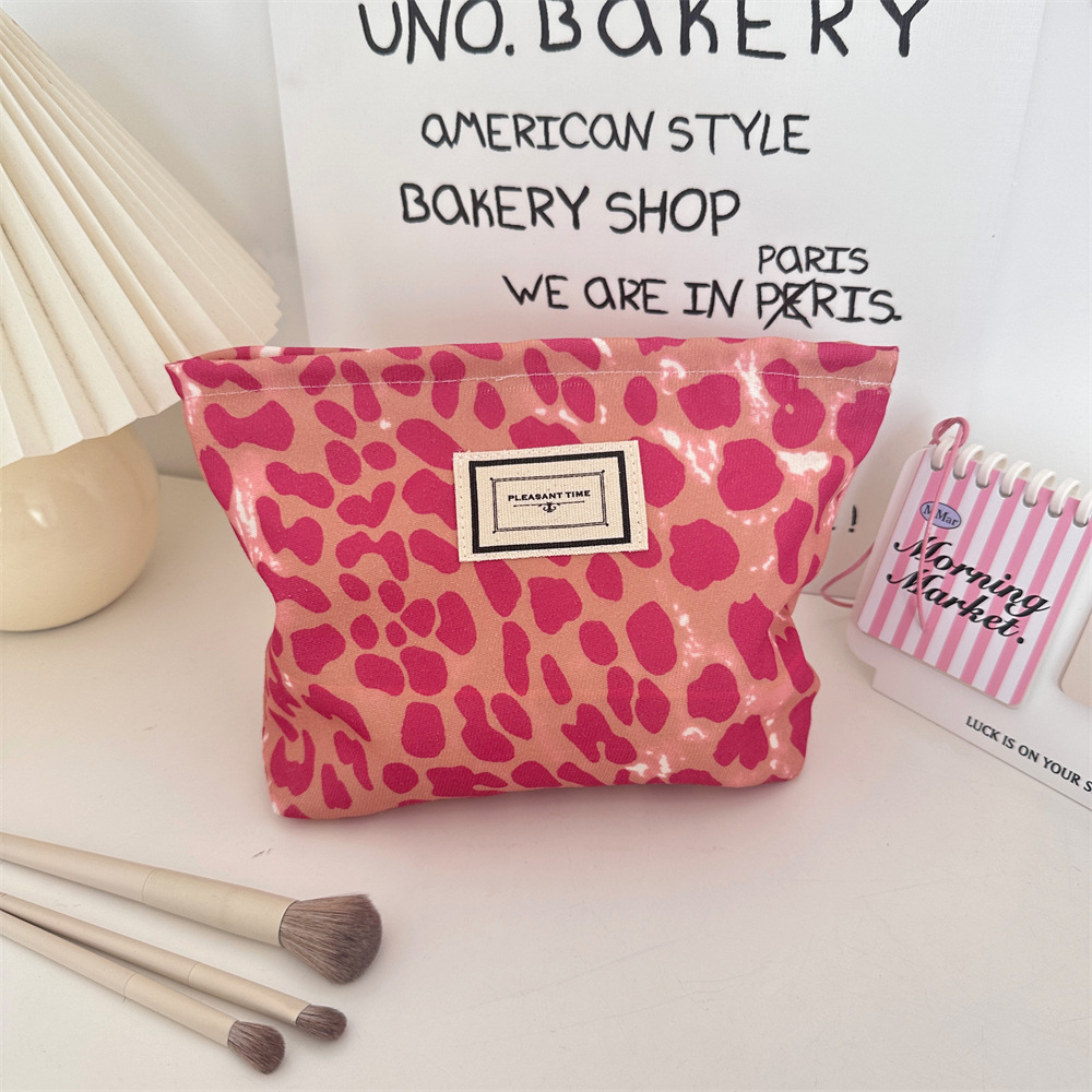 49182 Korean retro leopard print makeup bag, lipstick, loose change, portable toiletries and storage bag. Women can hold the bag hand in hand Specification drawing