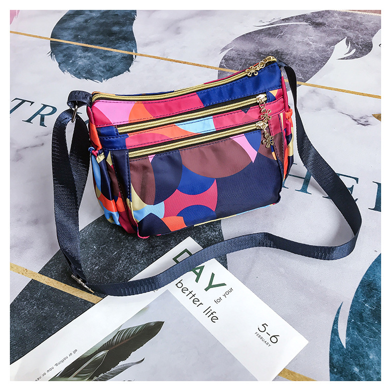 Lightweight and fashionable women's crossbody bag, large-capacity waterproof nylon fabric bag, cross-border bestseller, personalized and trendy single-shoulder backpack full figure