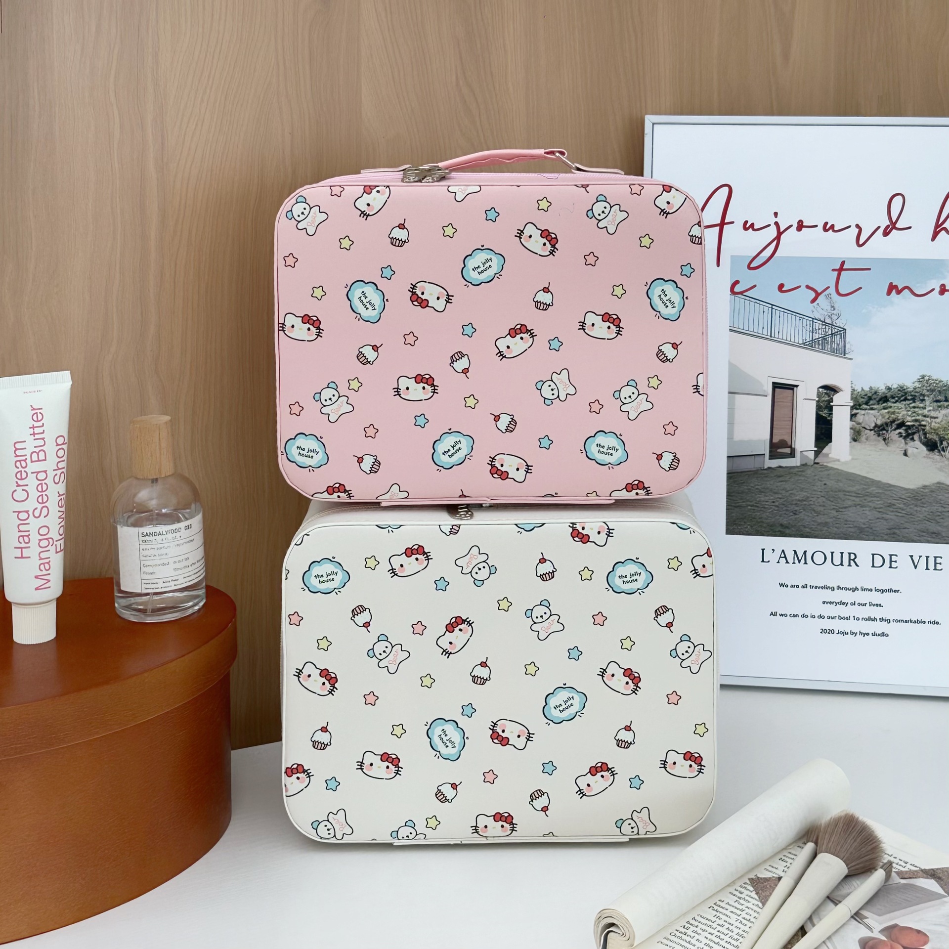 Cute bear cat makeup box, women's mirror 2025 new style business trip skin care product storage box, hand-held makeup bag full figure