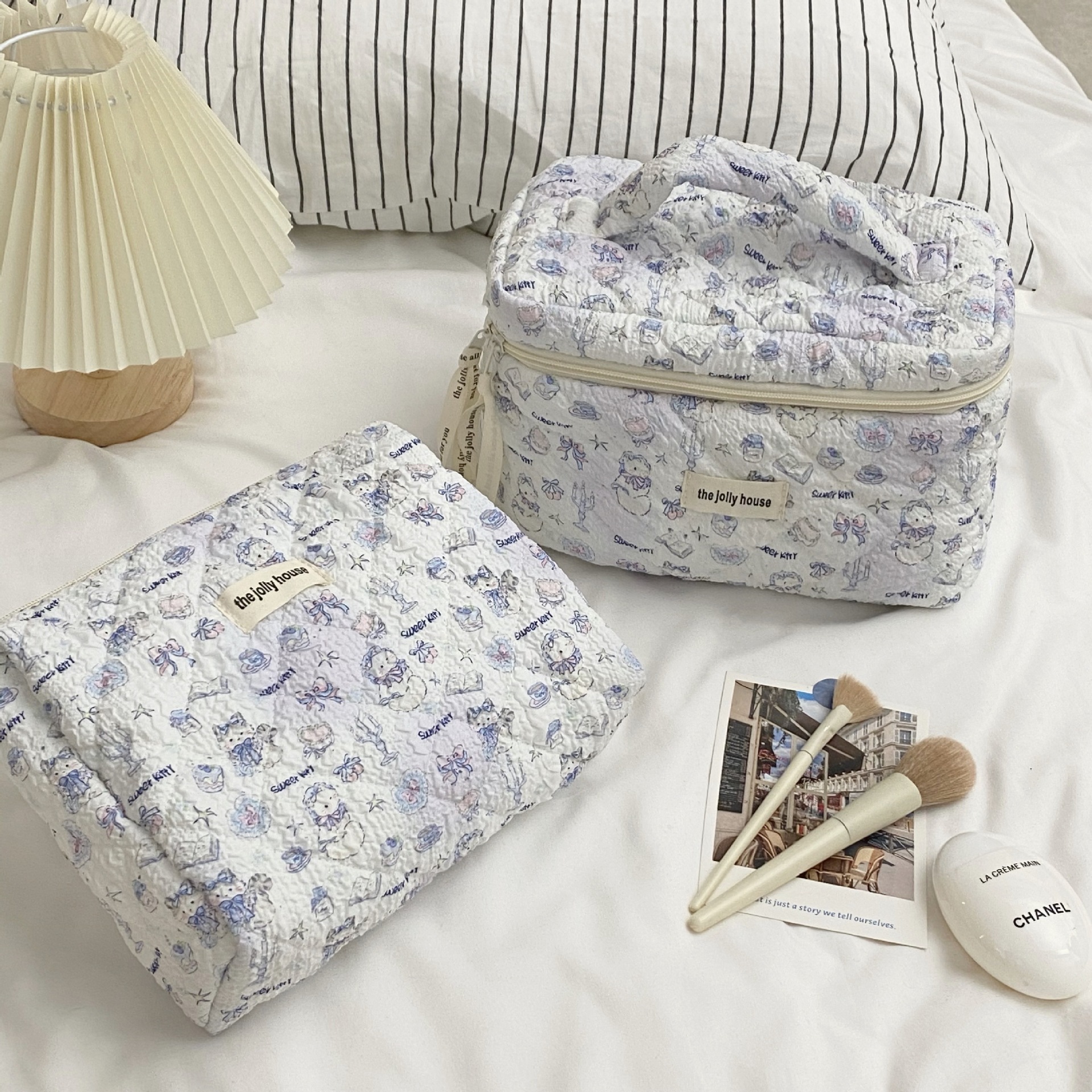 Nai Hu Hu Floral Cat Makeup Bag for Women's ins portable large-capacity travel cosmetics hand-held toiletry bag details Picture