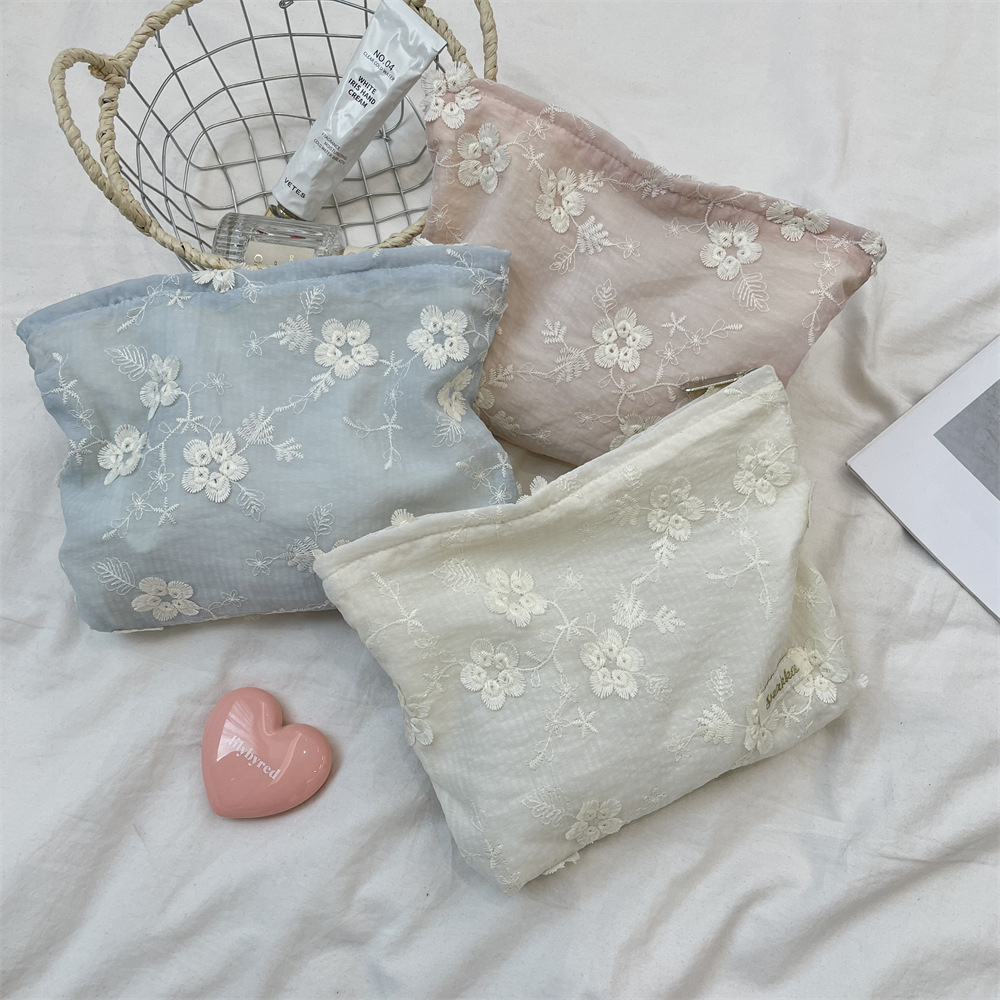 54204 ins embossed small flower makeup bag, large capacity skin care storage bag, Ladies' clutch, zipper storage bag details Picture