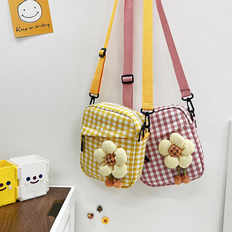 Fresh and sweet single-shoulder bag, 2022 new trend checkered phone bag, cute and fashionable flower school commuting crossbody bag Specification drawing