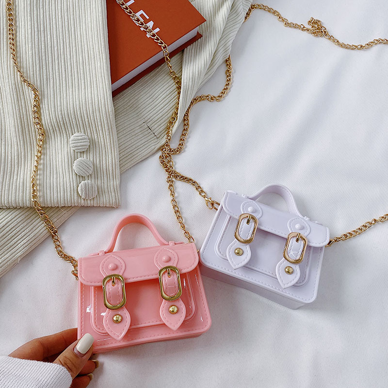 This is a new Spring/Summer 2025 spring/summer style of a casual and stylish Cambridge bag with a magnetic buckle for women's casual and stylish crossbody Specification drawing
