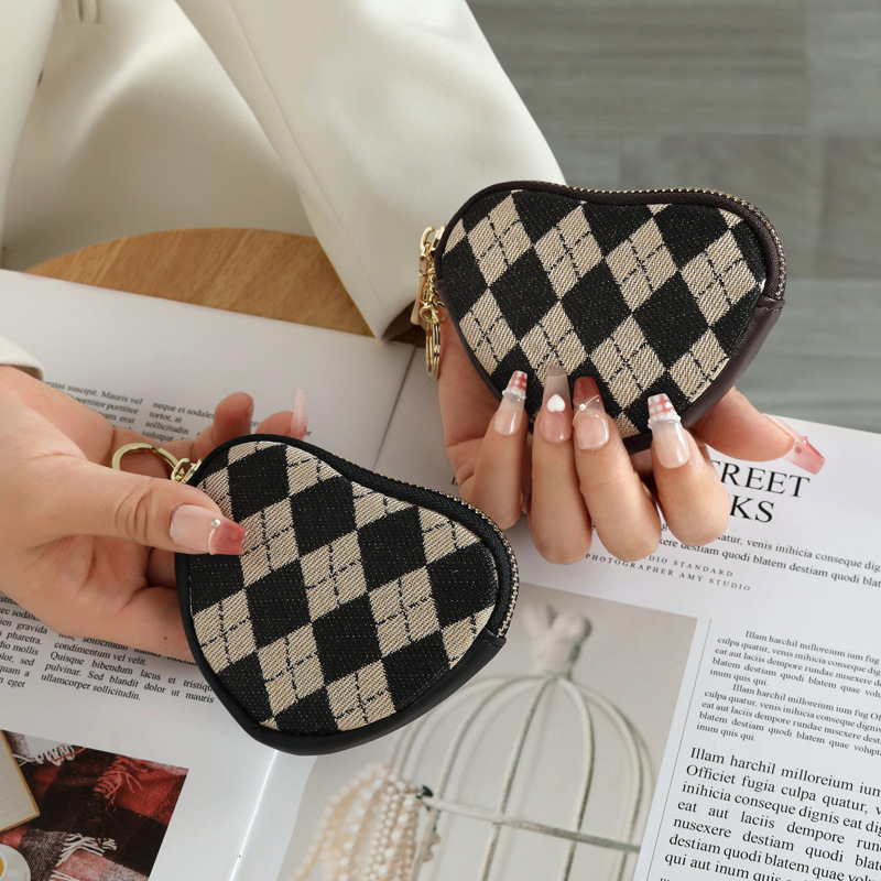 2024 New stylish and cute canvas coin purse, small mini coin case, multi-functional and wear-resistant key storage case Application Scenario
