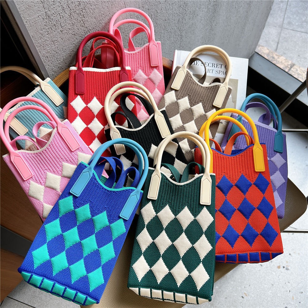 New heart-shaped cartoon knitted mobile phone bag for women, Korean version, versatile single-shoulder crossbody bag, travel coin purse, small handbag full figure