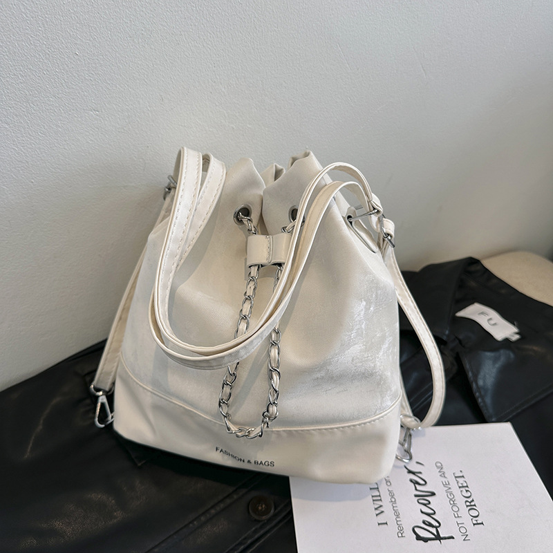 The 2024 new stylish and simple bucket bag with a niche design, the chain backpack with a high-end feel, and the crossbody backpack are selling well among women details Picture
