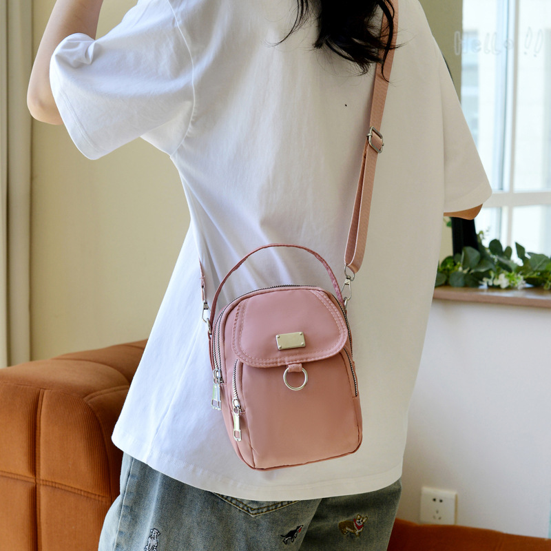 A new trendy and fashionable candy-colored single-shoulder crossbody bag with a high-end and simple Korean-style mobile phone bag for women details Picture