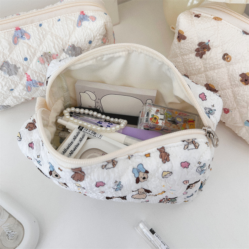 31291 High appearance level, cute quilted, large capacity pen case, portable storage bag, student storage zipper stationery pen case Application Scenario