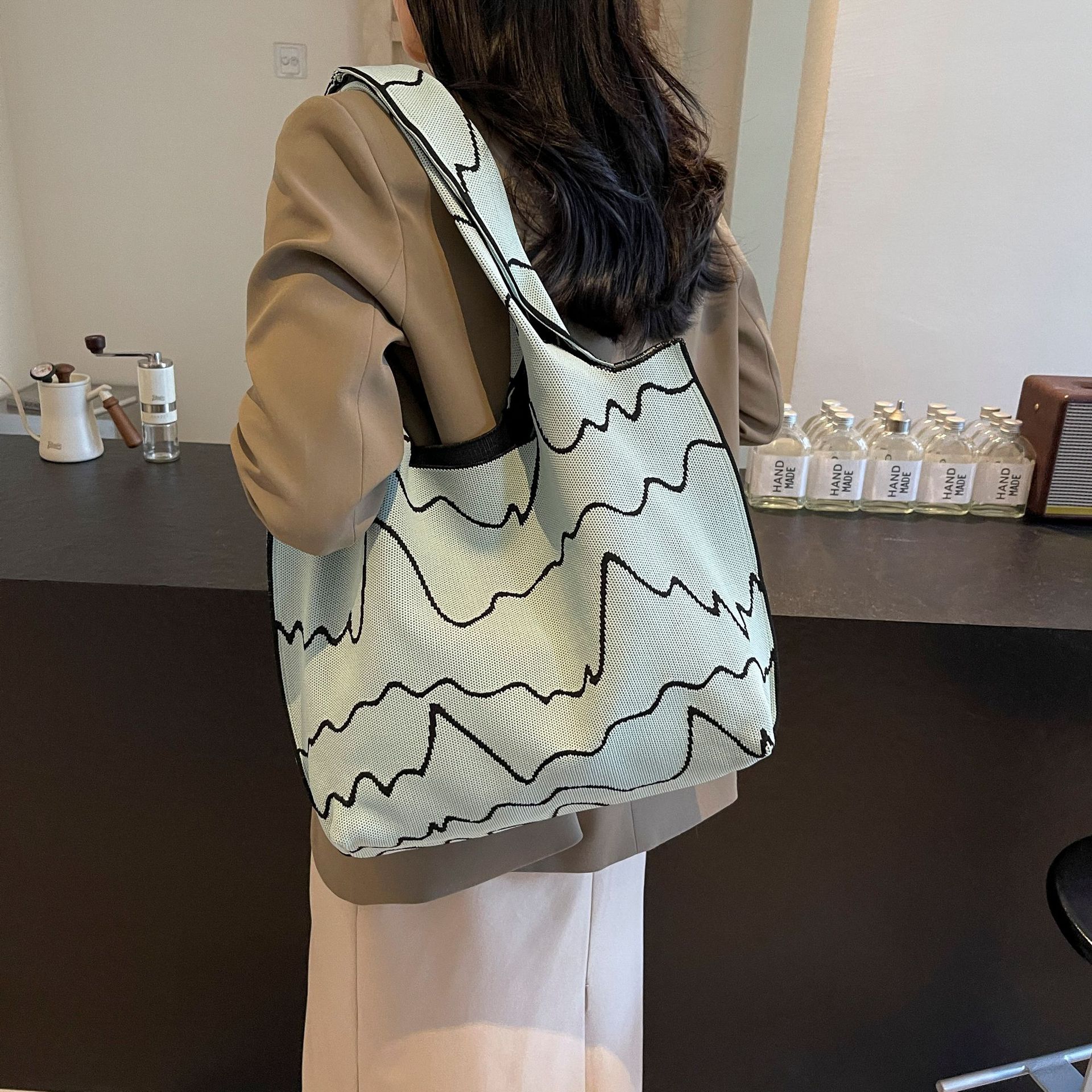 Handbag woven women's shopping bag, versatile for commuting, black and white fashionable, large-capacity single-shoulder bag, striped casual new Application Scenario