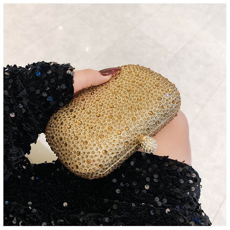 A fashionable European and American lady's small box-shaped dinner bag decorated with shiny rhinestones, elegant and stylish hand-held bag Item Picture