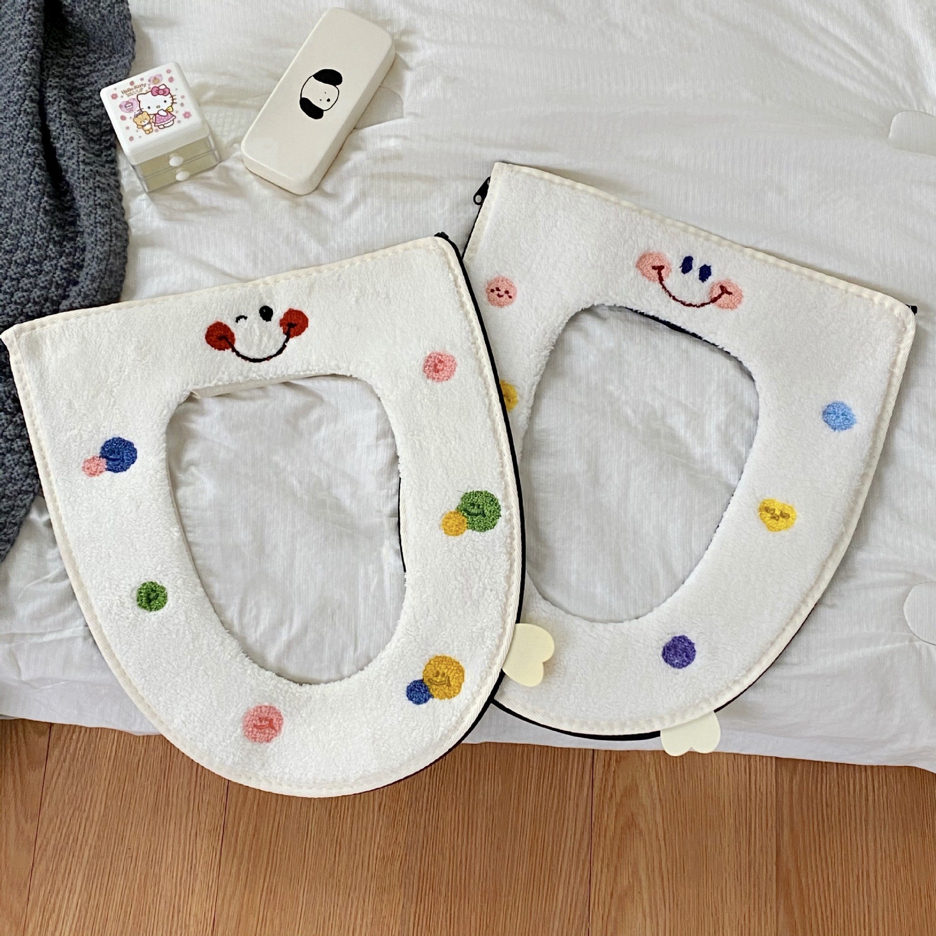 Smiling Face Toilet Seat Cushion 2025 New Style Home all-season comfortable cotton fleece thickened anti-freezing plush toilet seat cover Specification drawing