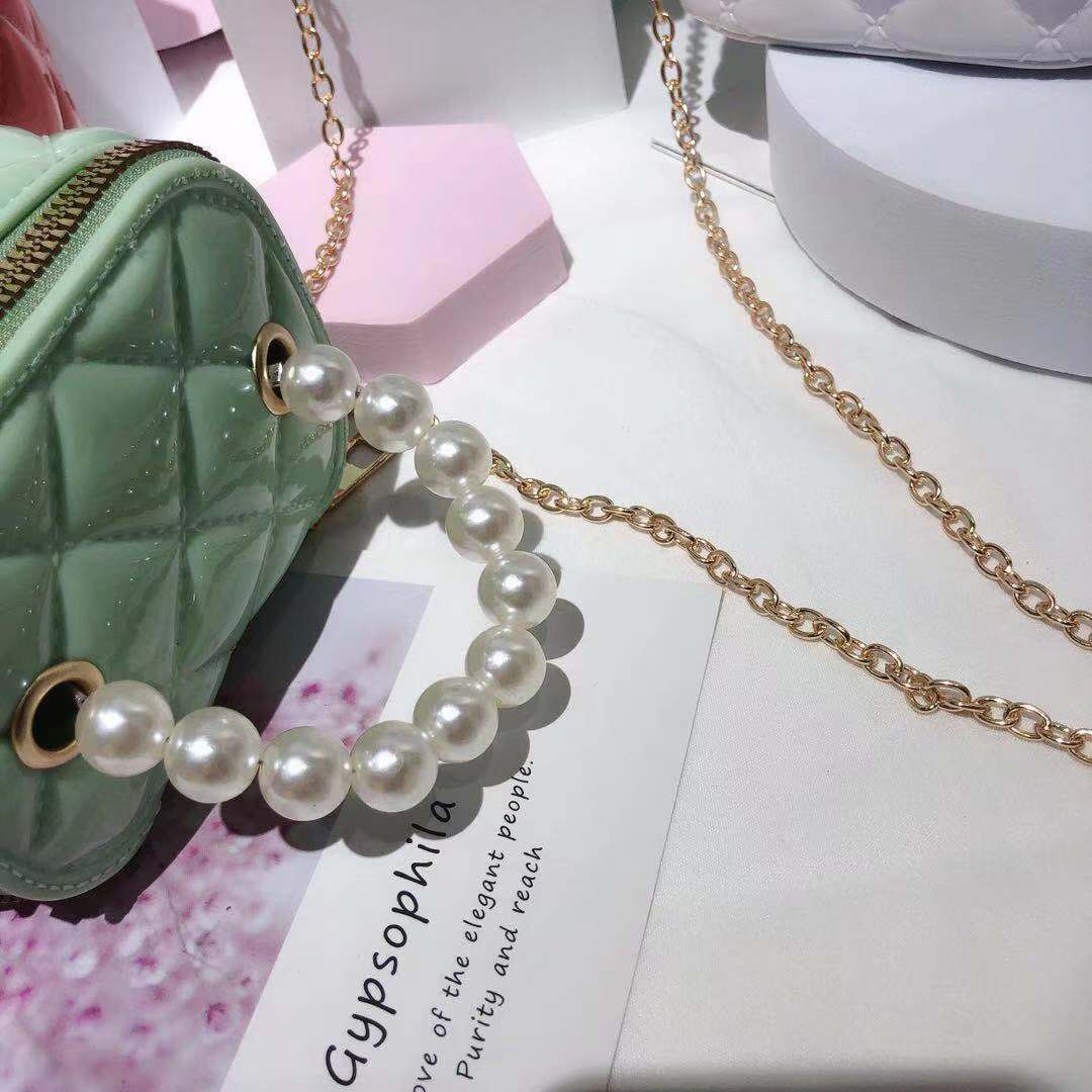 2025 New Spring and summer jelly bags, diamond-shaped cosmetic bags, pearl hand-held shoulder crossbody bags, cross-border wholesale for foreign trade Item Picture
