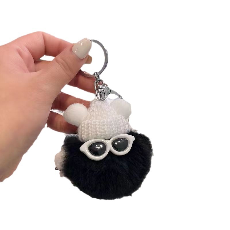 Cute cartoon figurines, car keychains, popular car key chains, backpack pendants Item Picture