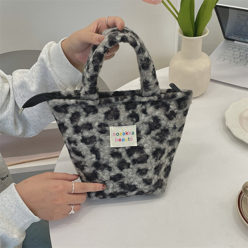 4111 Autumn and Winter hand-held plush small bag for women, 2024 new leopard print trendy work handbag, shopping handbag Specification drawing