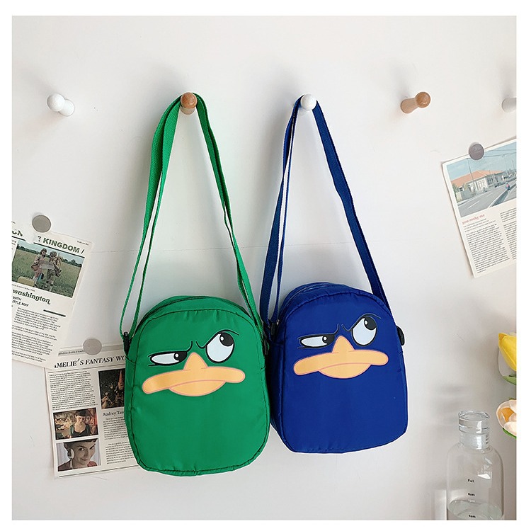 Creative and funny nylon bag 2024 New style Japanese and Korean sweet girl soft girl single-shoulder bag, wide-eyed big mouth duck crossbody bag Specification drawing