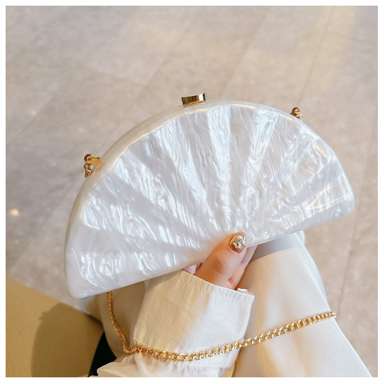 Cross-border foreign trade women's new European and American diagonal cross bag, semi-circular fan-shaped acrylic bag, fashionable wedding and dinner hand-held bag Item Picture