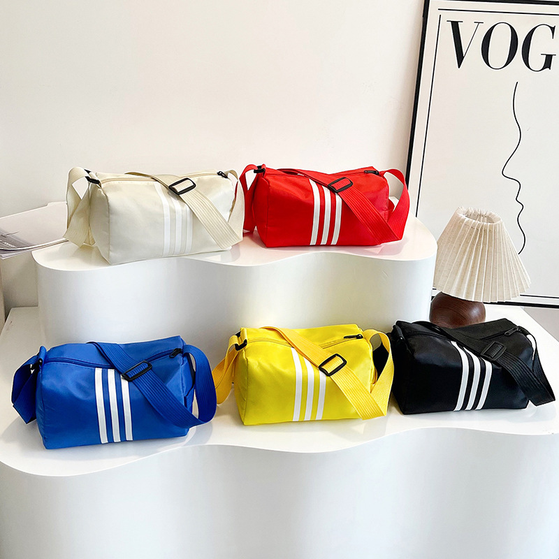 The new large-capacity women's bag, a Korean-style fashionable one-shoulder bag with a trendy Oxford fabric logo printable crossbody bag, is selling well full figure