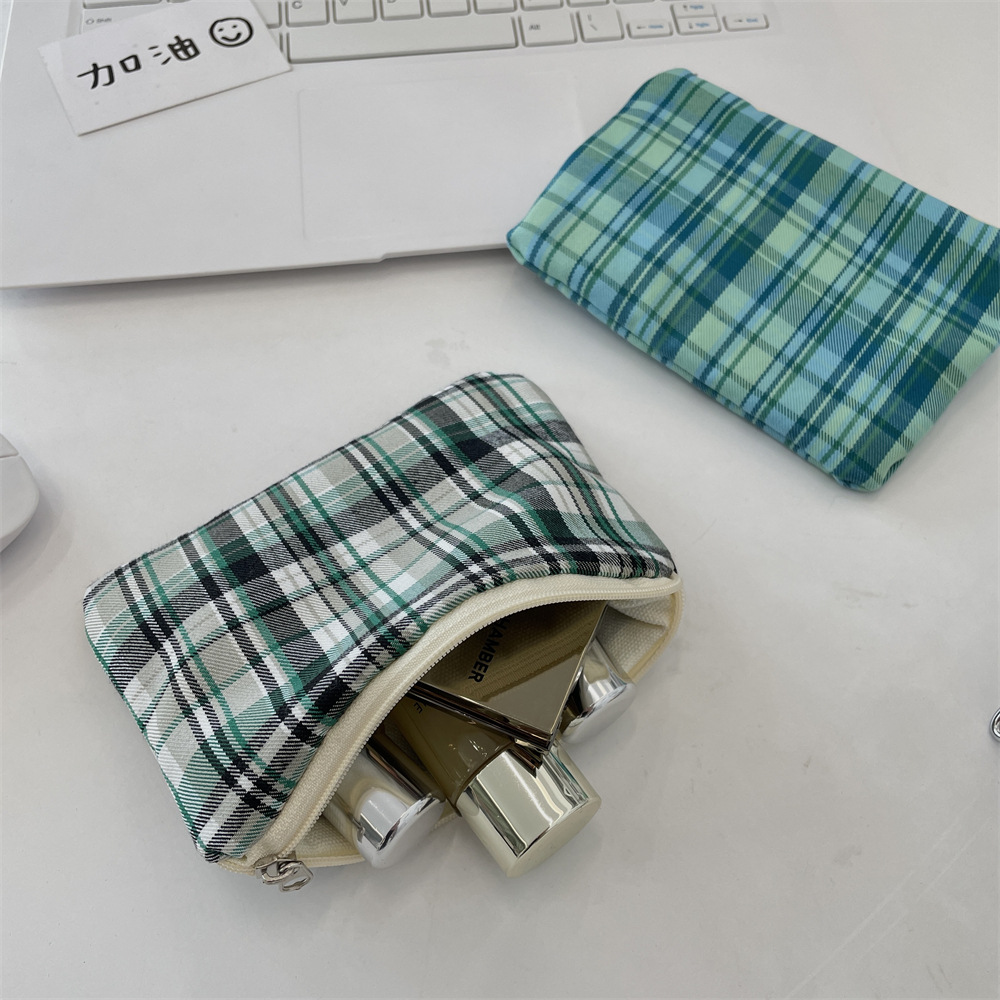 54184 checkered style coin purse, retro money bag, portable lipstick, air cushion storage bag, key and miscellaneous storage Application Scenario