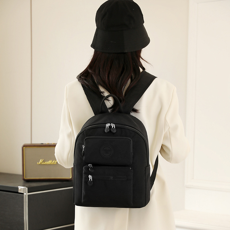 Colorful Fox's new cross-border backpack for women is a fashionable, simple and versatile casual bag made of nylon fabric with a large capacity Specification drawing
