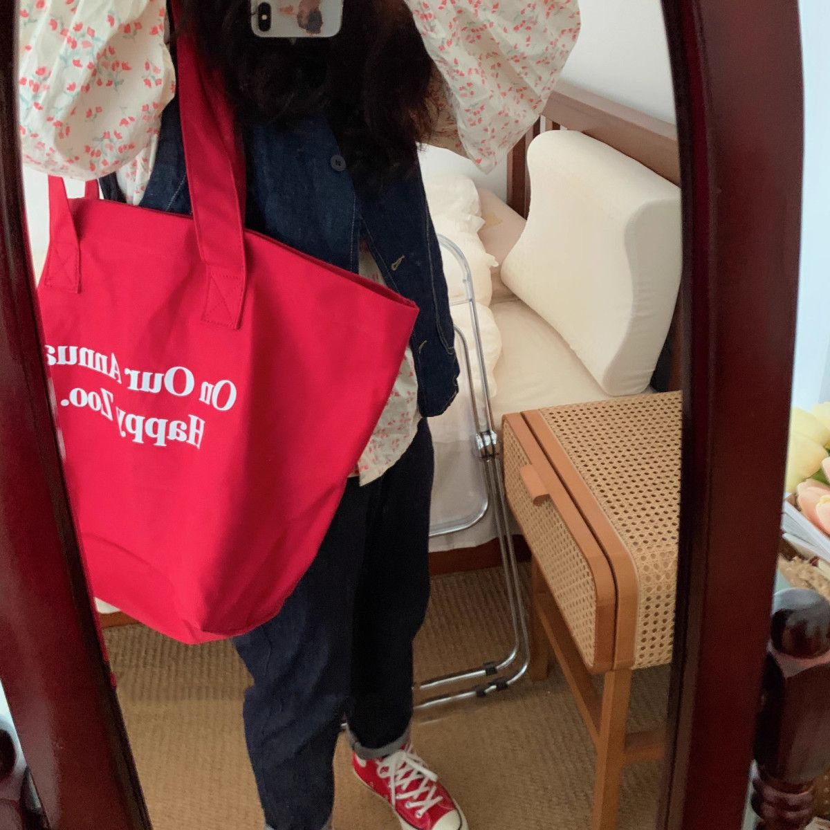 Red personalized casual tote bag, niche letter single-shoulder bag, mommy bag, retro large-capacity commuting canvas bag details Picture