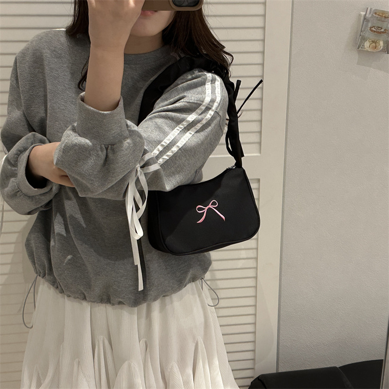 The new French-style niche design single-shoulder bag with a solid color bow underarm bag and simple pleated small handbag in 2025 is selling well full figure