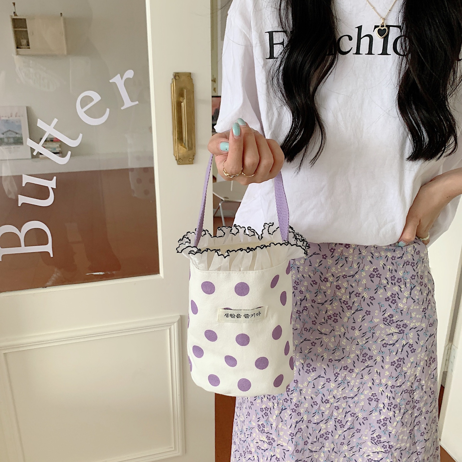 【 In Stock 】2624 Artistic New Polka Dot hand-held mini bento bag for casual ladies, portable and easy to carry Application Scenario