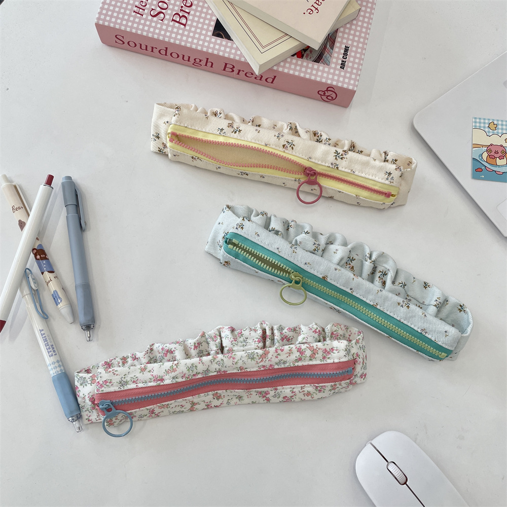 54193 Cream Floral Print High appearance level Large capacity pen case, student stationery storage bag, student class pencil case Application Scenario