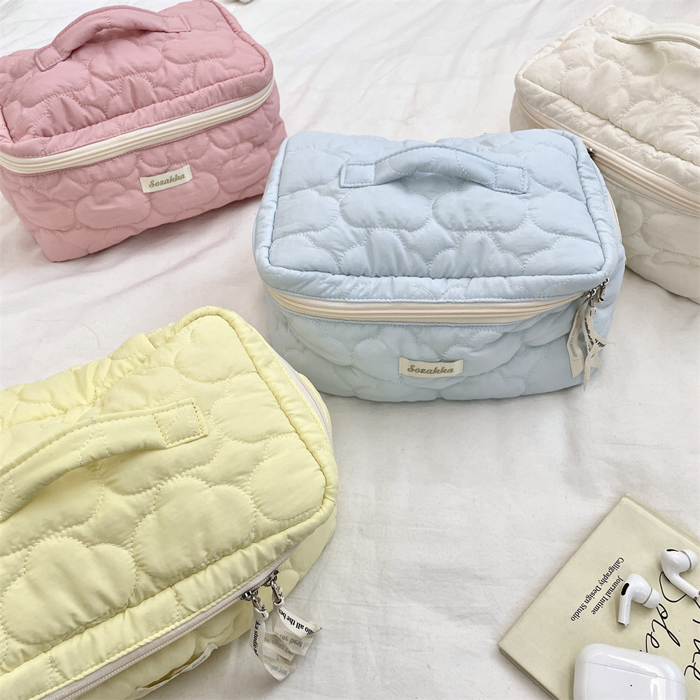 54132 Cosmetic bag, cloud quilted, portable, large capacity, toiletries storage, skincare handbag, travel storage full figure