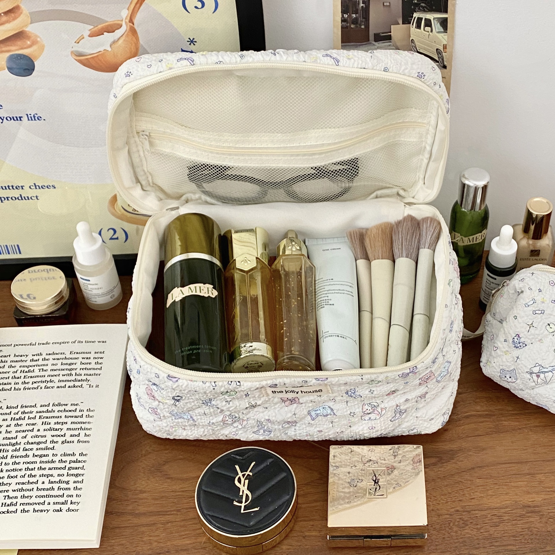 High-appearancy-level bubble foam makeup bag for women, ins portable large-capacity travel cosmetics hand-held toiletry bag Specification drawing