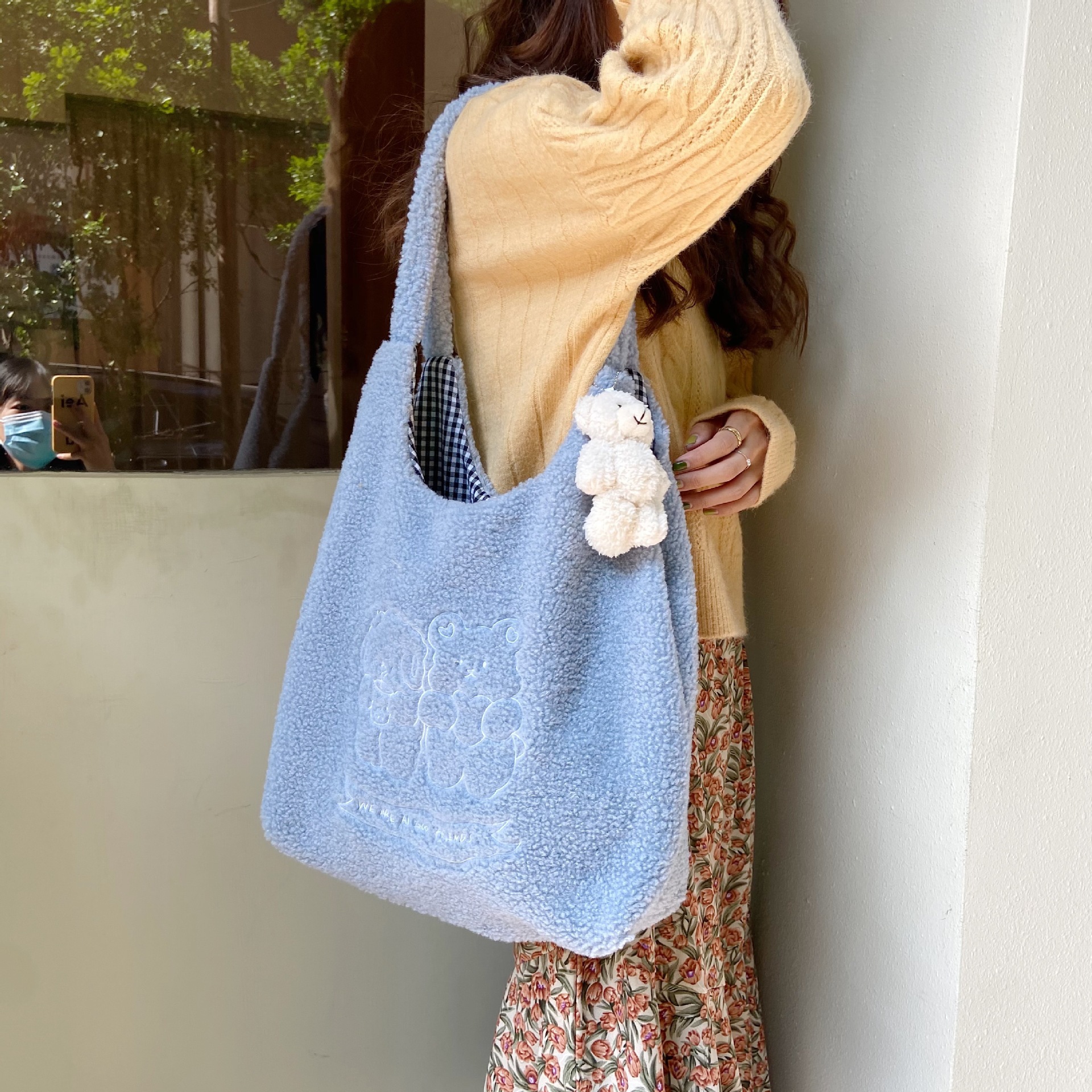 210221 Autumn and Winter new style plush and fresh single-shoulder bag, girl student vest bag, embroidered fur handbag Application Scenario