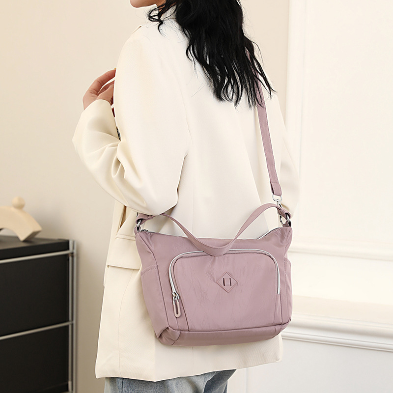 Colorful Fox's new women's shoulder bag is fashionable, trendy, versatile, and features a multi-layered casual crossbody bag details Picture