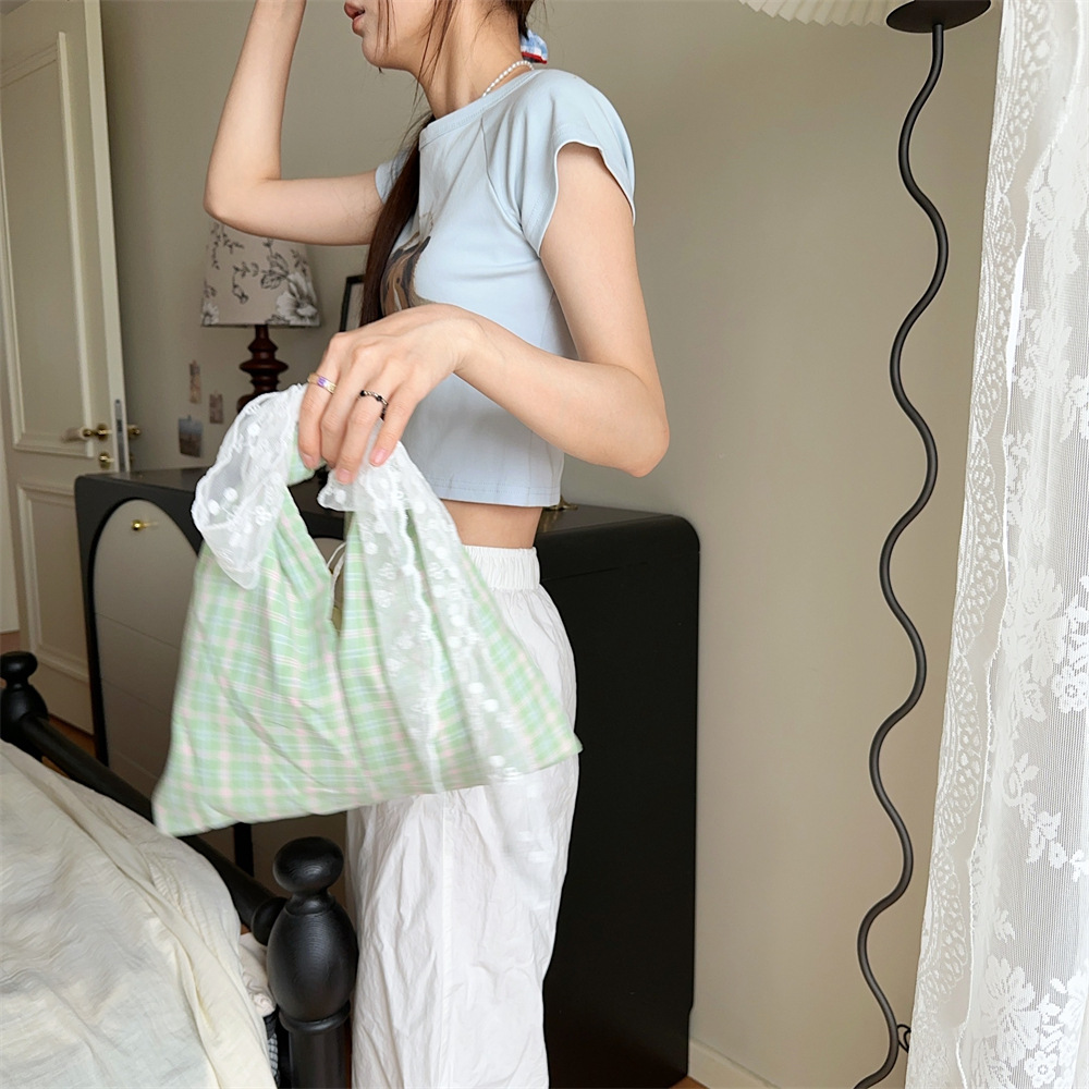 4663 Spring/Summer color Scheme: Small green bag, fashionable hand-held commuting bag, simple checkered lunch box bag, women's hand-held miscellaneous bag details Picture
