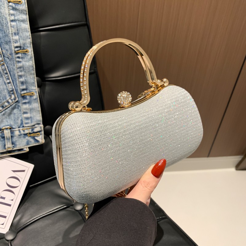 The 2024 new trendy women's bag is exquisitely textured and simple yet stylish. It's a small bag with a lock button and a single-shoulder chain crossbody Specification drawing