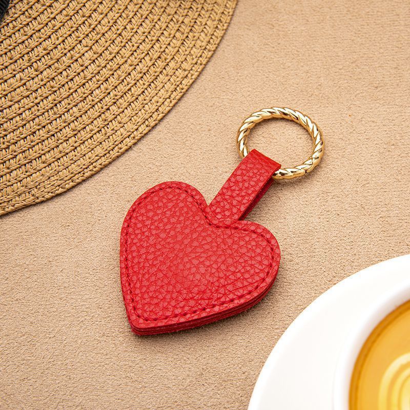 PU leather round magnetic hat clip, outdoor sun hat anti-loss clip, travel hat storage, bag pendant Application Scenario