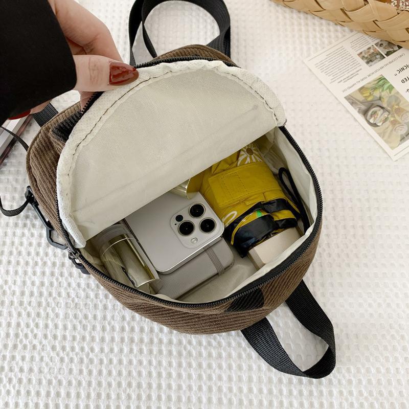 British-style cute and versatile mini single-shoulder small crossbody bag 2023 new style artistic and casual small backpack wholesale Application Scenario