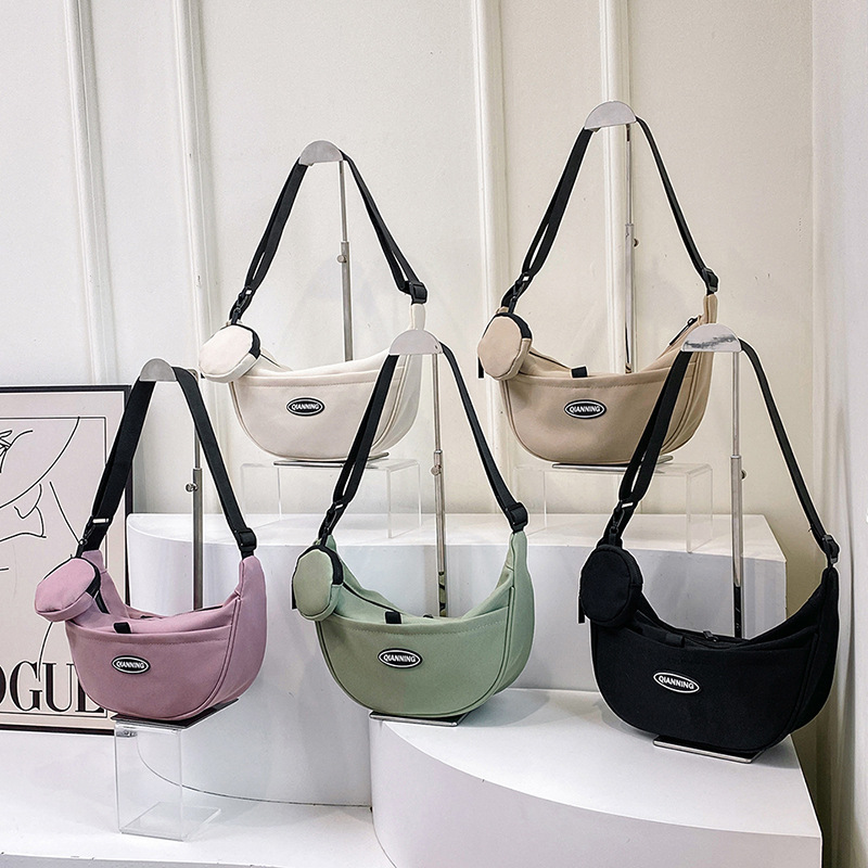 The 2024 new high-quality single-shoulder crossbody canvas bag for women, a popular and niche design dumpling bag for women full figure