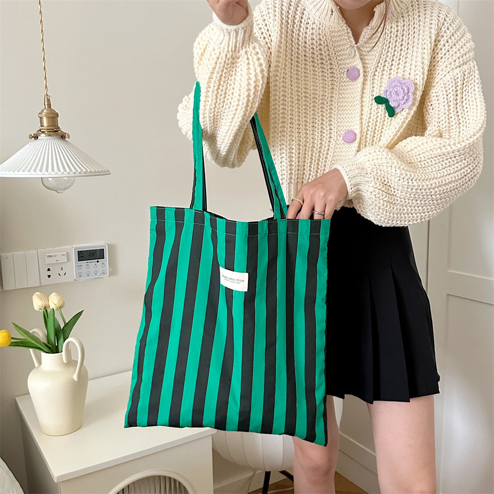 39132 Fashionable single-shoulder women's bag, striped large-capacity bag, Korean-style canvas casual shopping bag, simple women's bag Application Scenario
