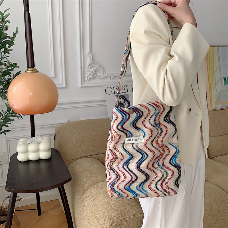 33184 Seaside Vacation style rainbow striped single-shoulder bag Spring and Summer new ins large-capacity canvas bag handbag details Picture
