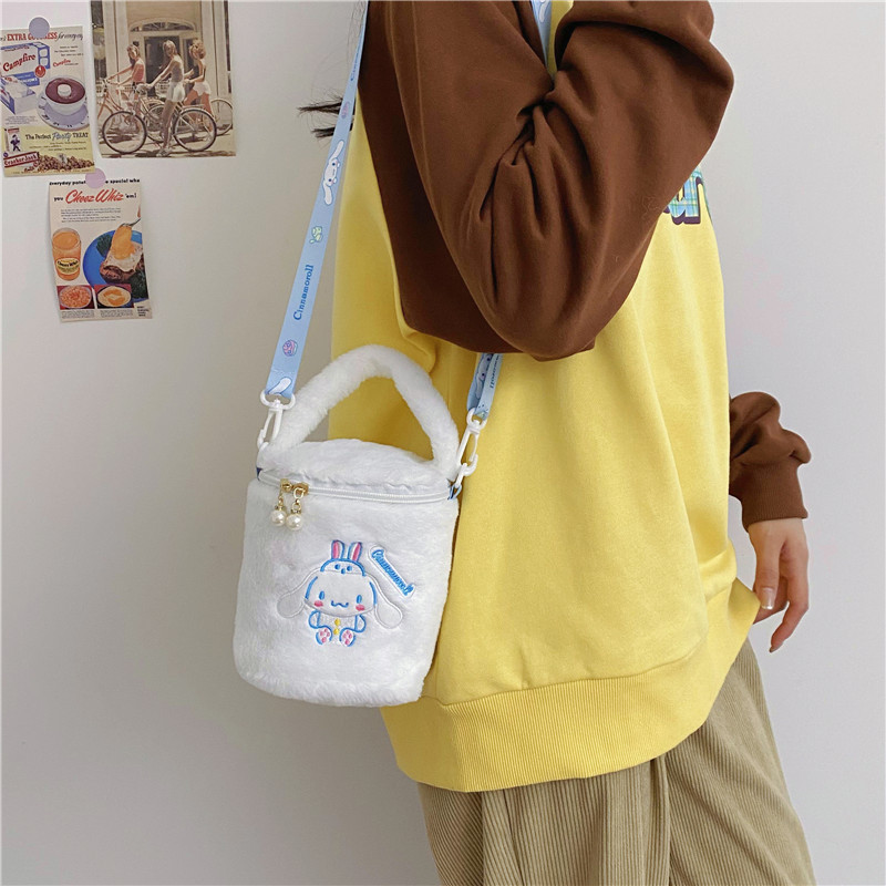 Cute plush strawberry bear bucket bag, cartoon girl hand-held small bag, new soft girl student crossbody bag wholesale details Picture