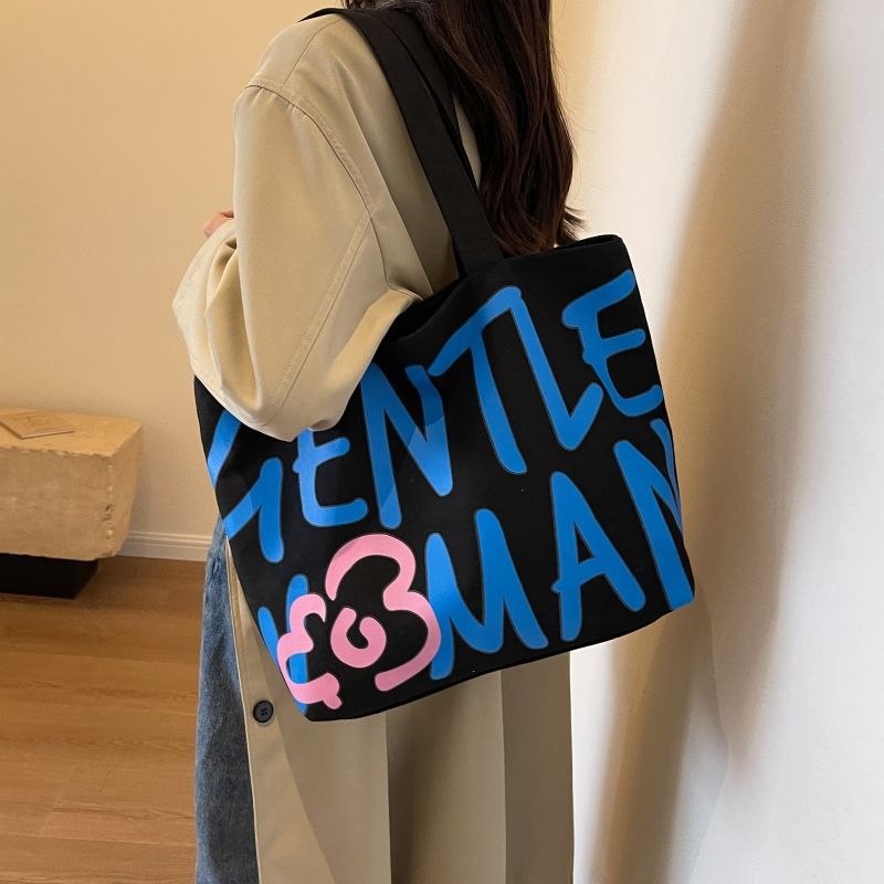 Commuting single-shoulder letter large-capacity versatile bag, canvas bag, Japanese student class artistic bag, women's tote handbag Application Scenario
