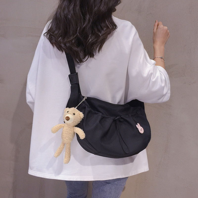 The new 2022 Little Bear canvas small bag for women is simple and versatile. The student dumpling bag is a trendy casual single-shoulder crossbody bag details Picture