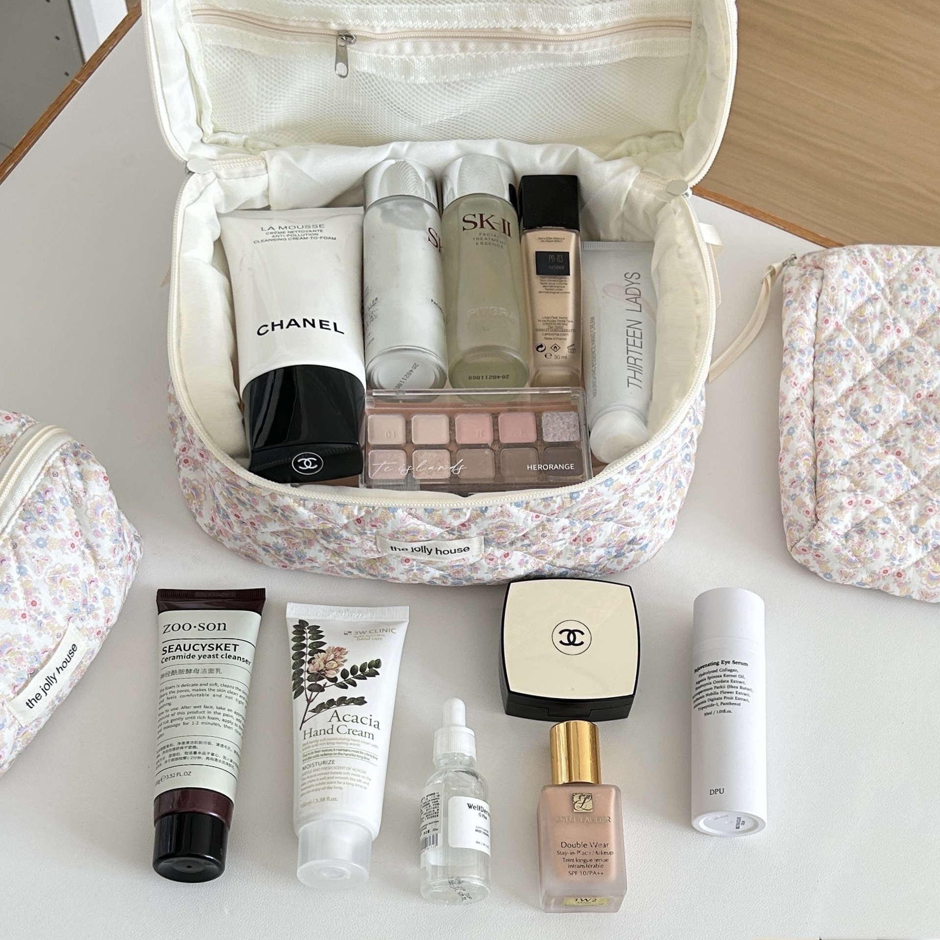 Girls' Heart Makeup Bag 2024 New large-capacity cosmetics storage bag Portable travel toiletry bag clutch bag Specification drawing