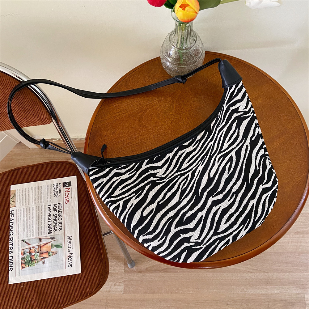 010211 Zebra Print crossbody Bag, women's Dumpling Bag, new fashionable student large-capacity Korean-style versatile canvas bag Item Picture