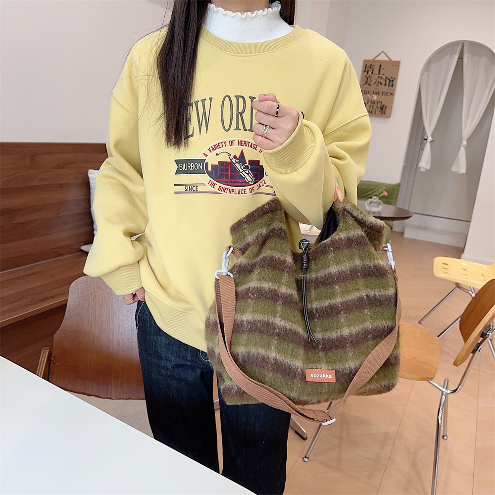 312186 retro woolen Maillard color bag, fashionable single-shoulder women's bag, casual and adjustable, hand-carry and crossbody full figure